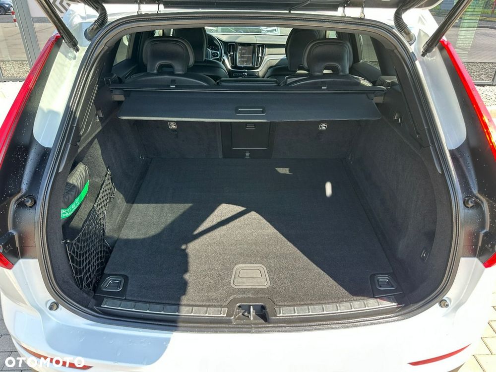 Volvo XC 60 B4 D AWD Geartronic Momentum Pro - 33