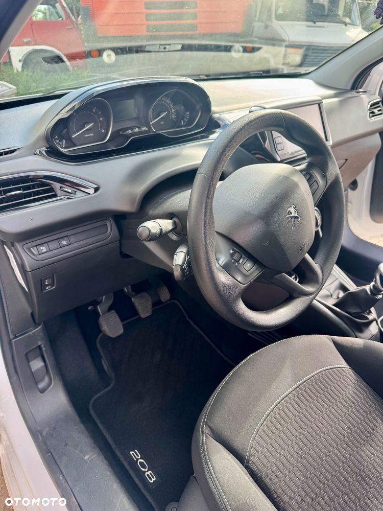 Peugeot 208 - 12