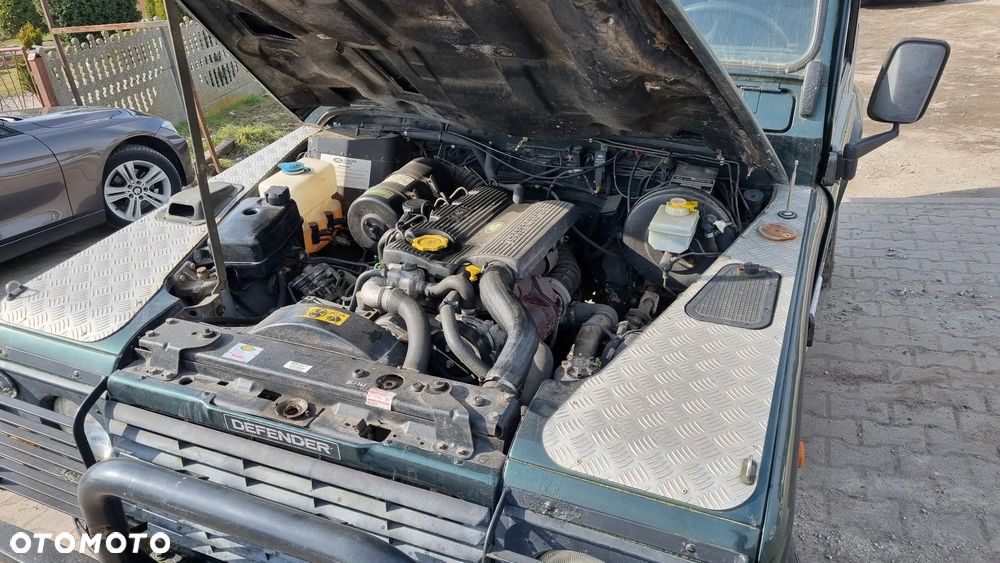 Land Rover Defender - 30