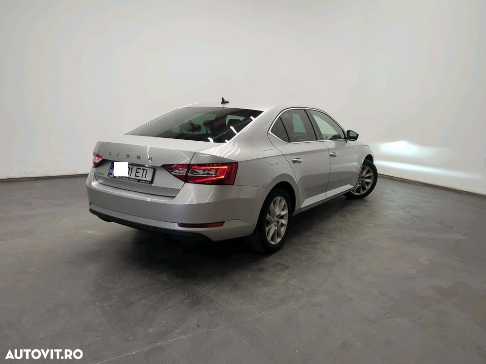 Skoda Superb 2.0 TDI DSG Ambition - 2