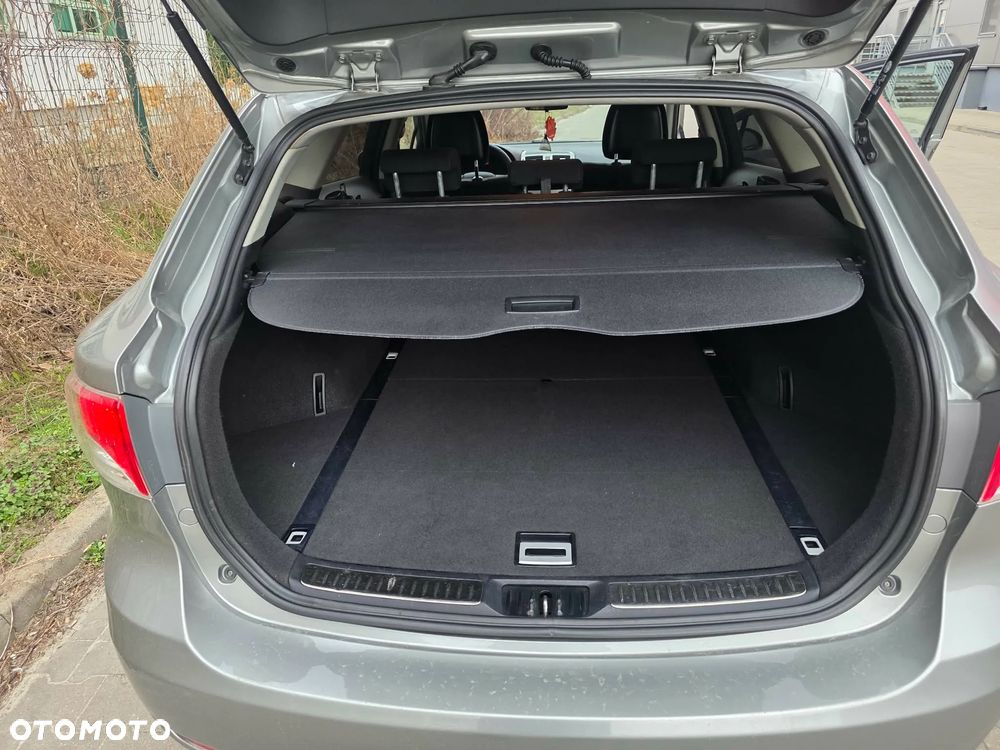 Toyota Avensis Touring Sports 1.8 Team Deutschland - 16