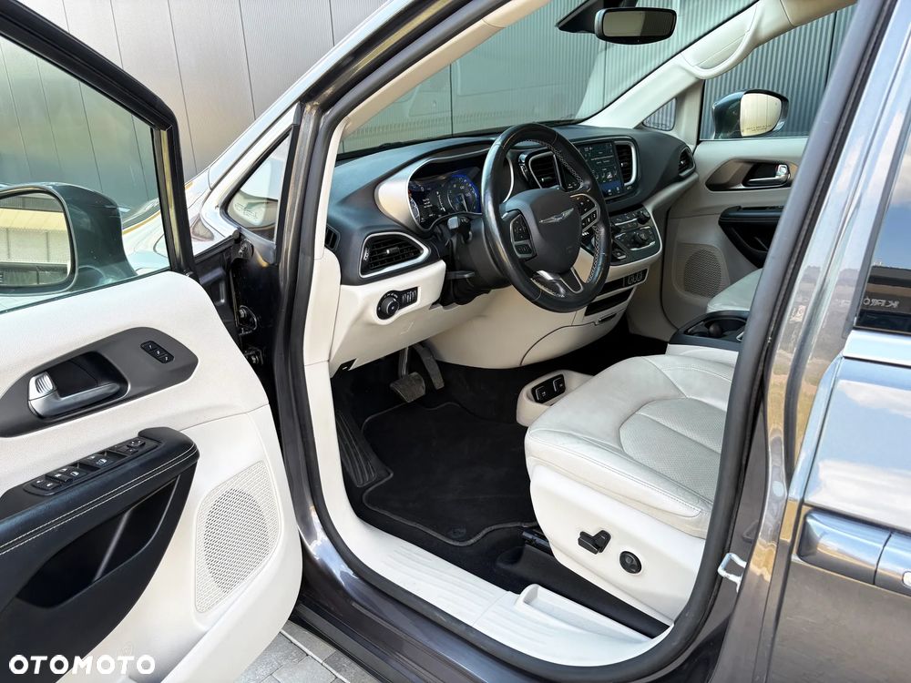 Chrysler Pacifica - 24