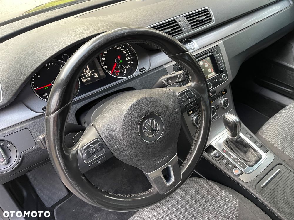Volkswagen Passat 2.0 TDI DSG Comfortline - 9