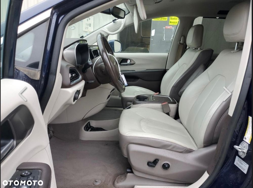 Chrysler Pacifica - 7