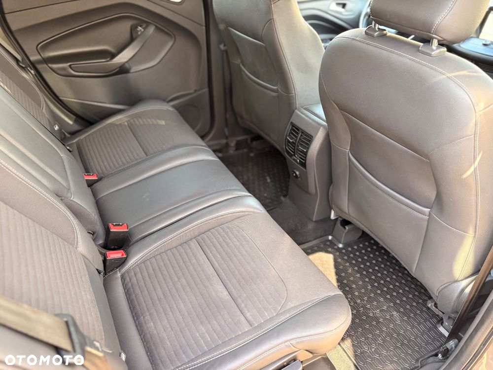 Ford Kuga 2.0 TDCi 2x4 Titanium - 19