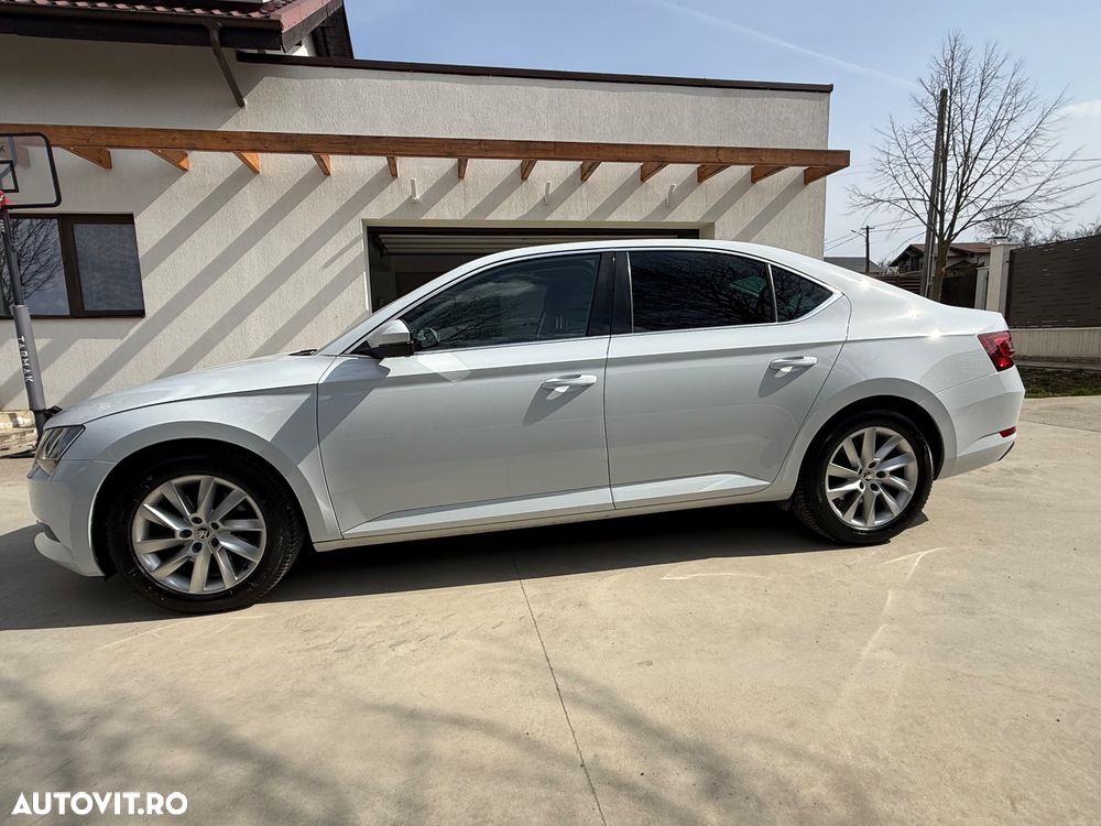 Skoda Superb 2.0 TDI Ambition - 4