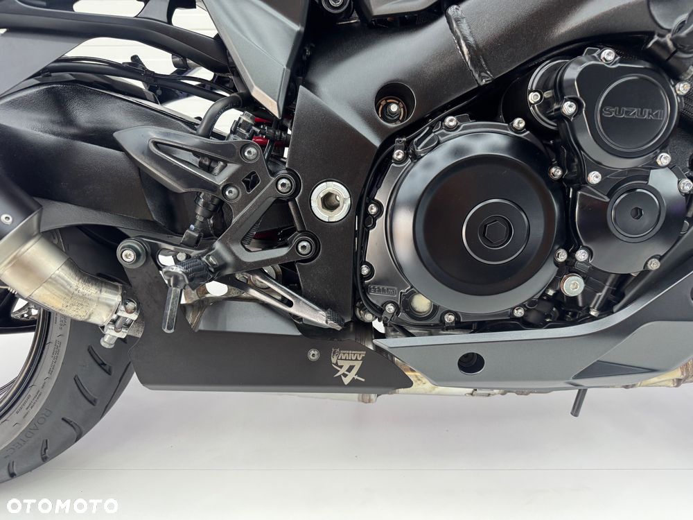 Suzuki GSX - 28