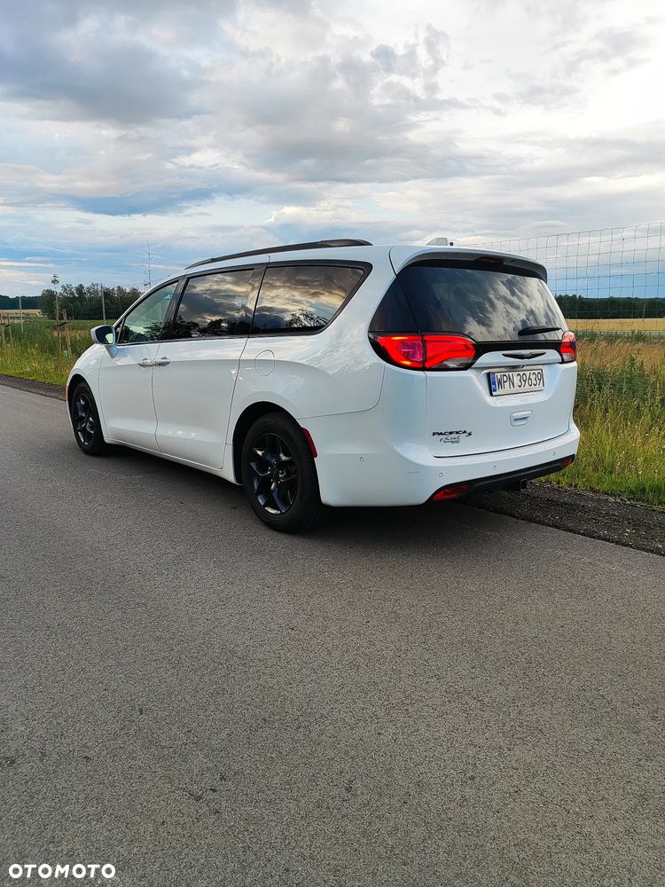 Chrysler Pacifica - 4