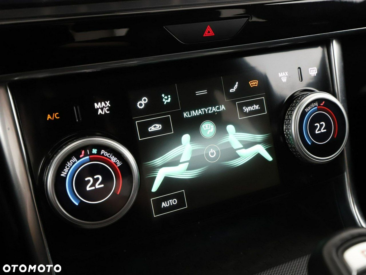 Jaguar XE 2.0 D180 AWD R-Dynamic SE - 26