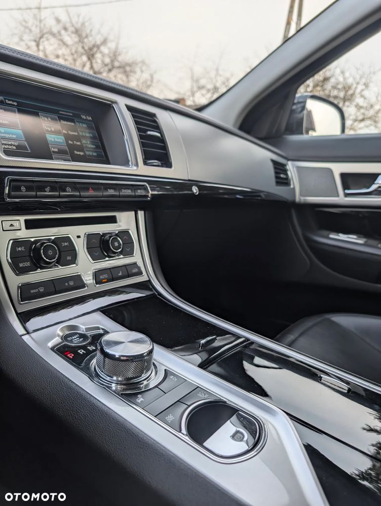 Jaguar XF 3.0 V6 D S Luxury - 29