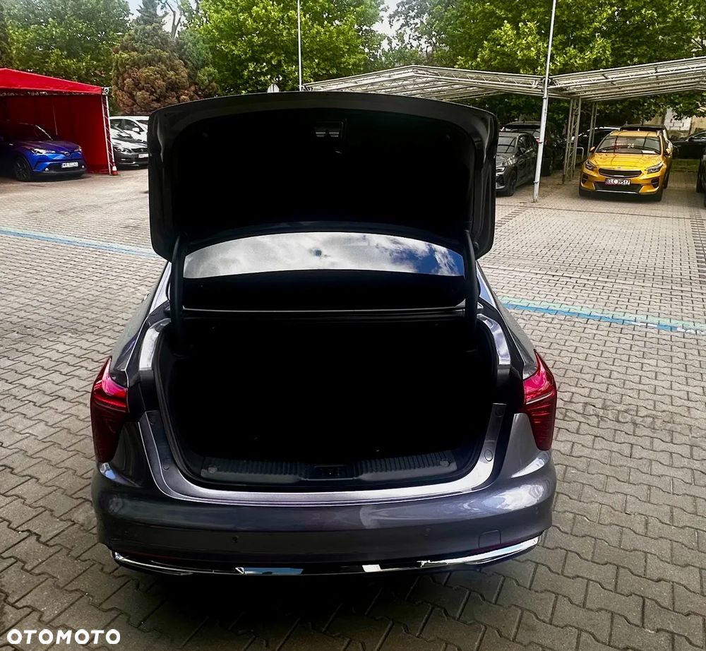 Hongqi H5 2.0T Comfort - 13