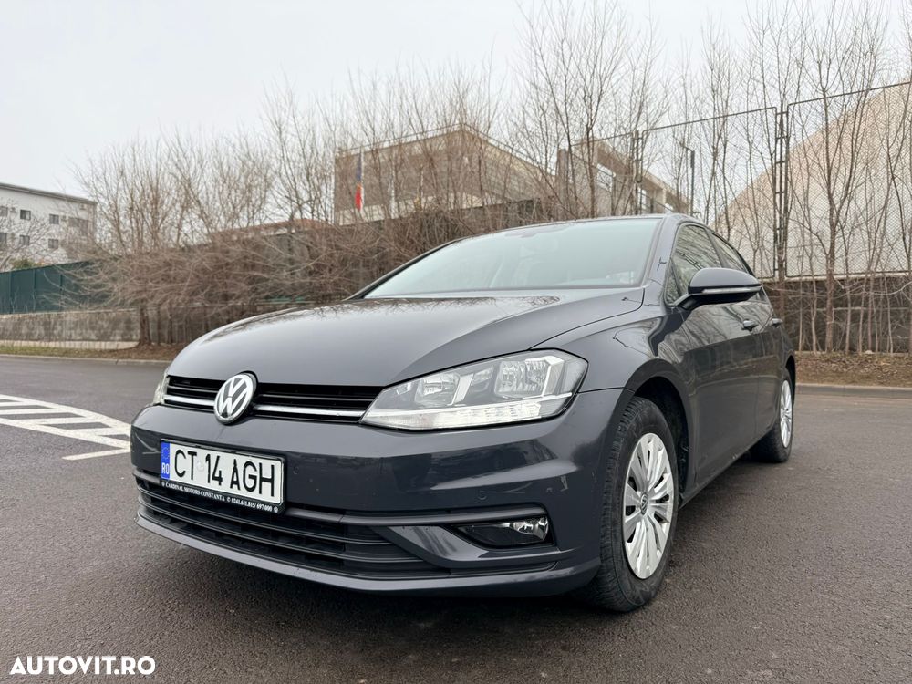 Volkswagen Golf - 1