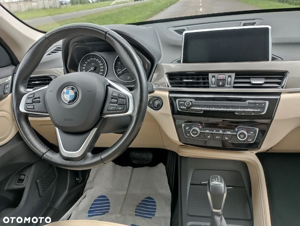 BMW X1 sDrive18d xLine - 25