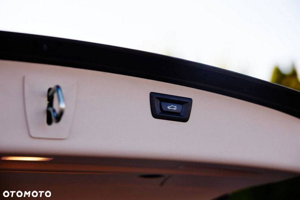 BMW Seria 3 318d Edition Luxury Line Purity - 32