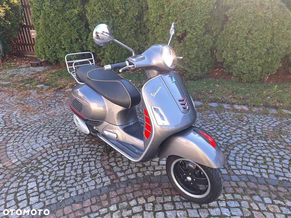Piaggio Vespa - 2