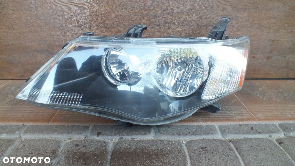 Lampa przednia lewa Mitsubishi Outlander II - 1