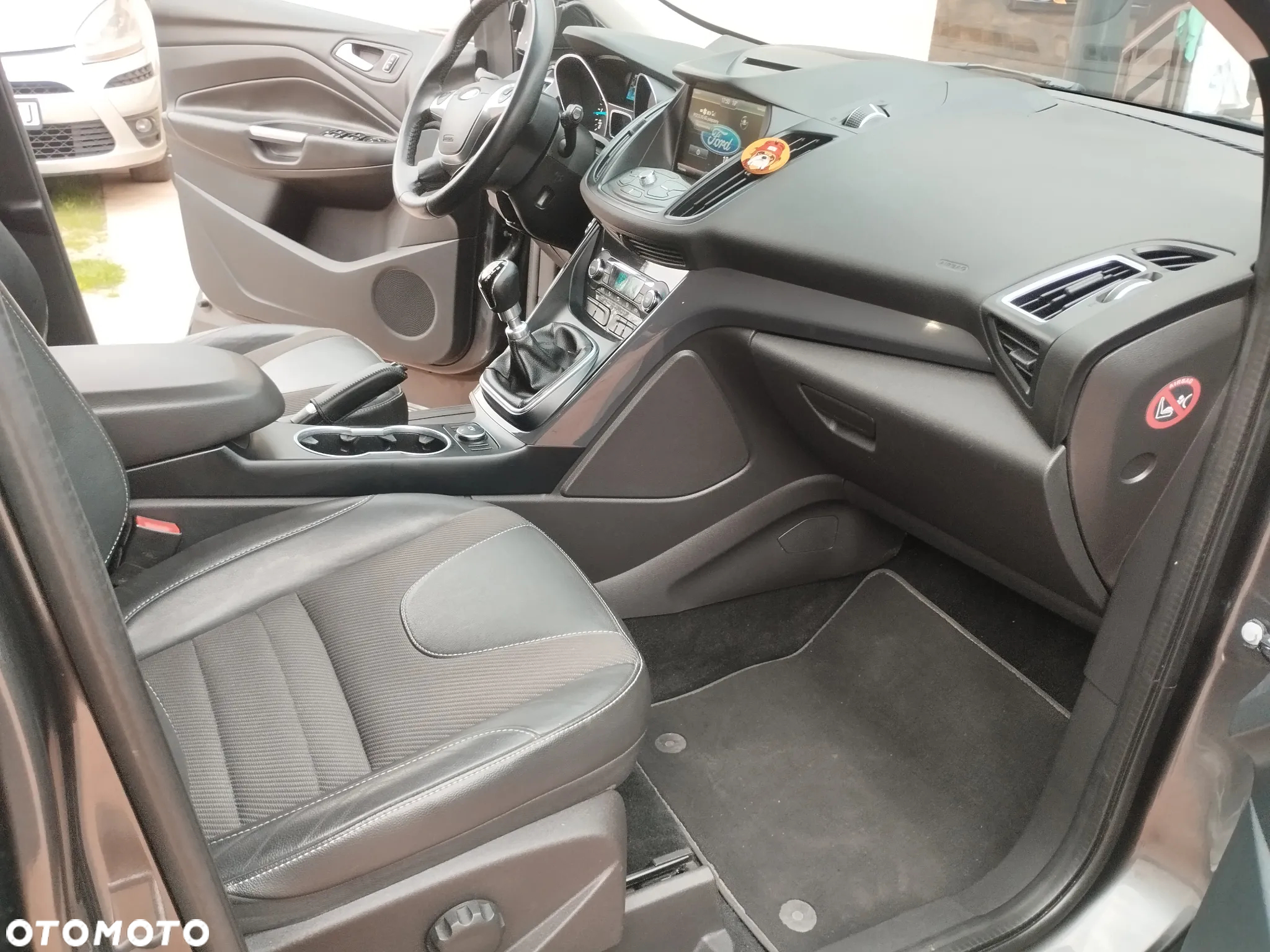 Ford Kuga 2.0 TDCi 2x4 Titanium - 30