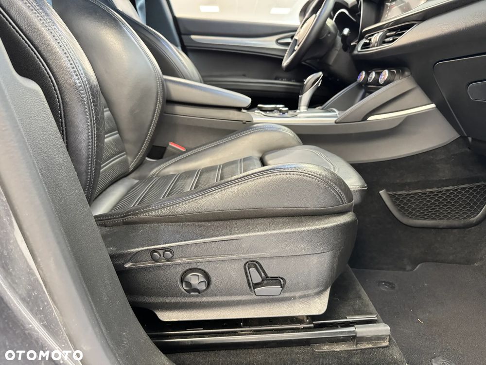 Alfa Romeo Stelvio 2.0 Turbo TI Q4 - 11