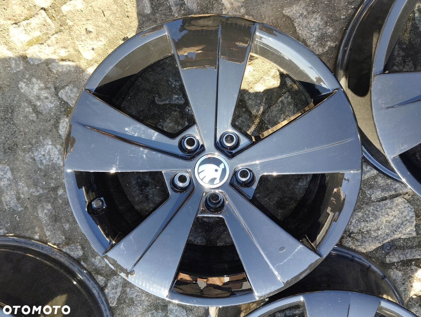 SKODA Super Felgi Alu 5x112 17 3V0 Czarny połysk - 6