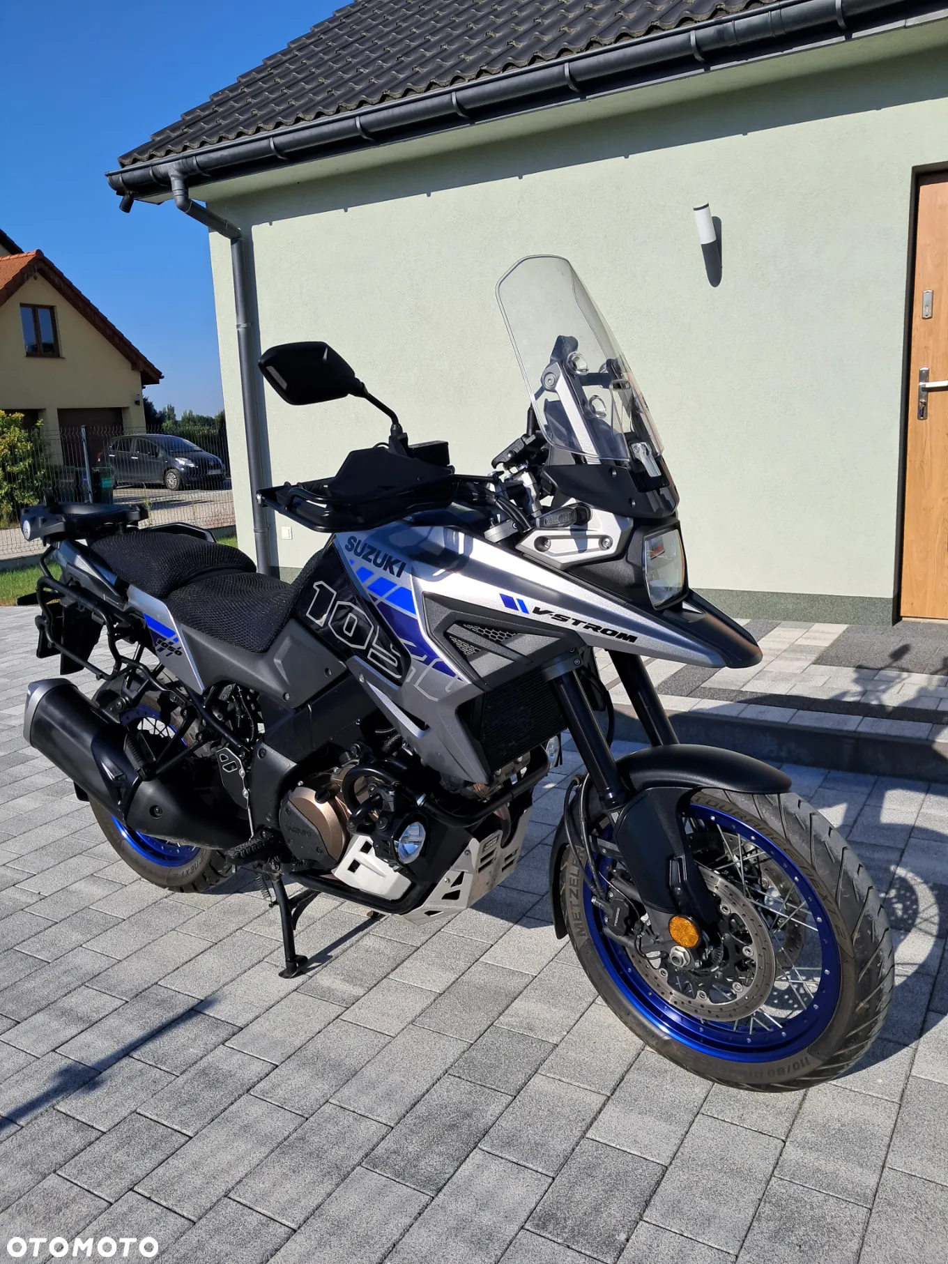 Suzuki V-STROM - 10
