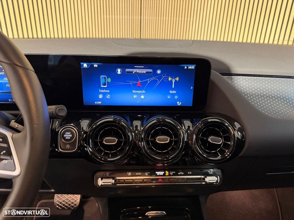 Mercedes-Benz GLA 180 7G-DCT Progressive - 12
