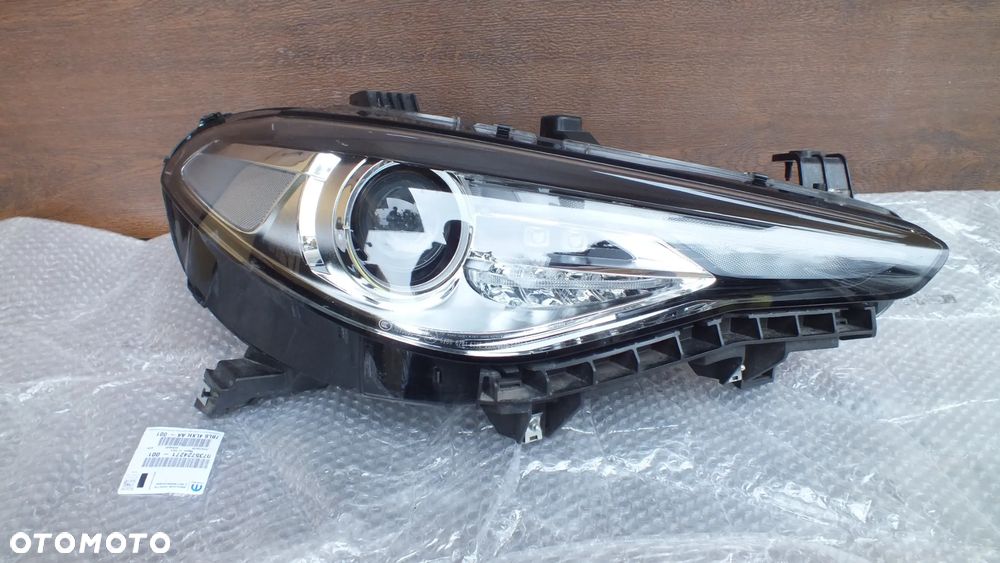 Lampa przednia prawa Xenon Alfa Romeo Giulia 50557244 - 1