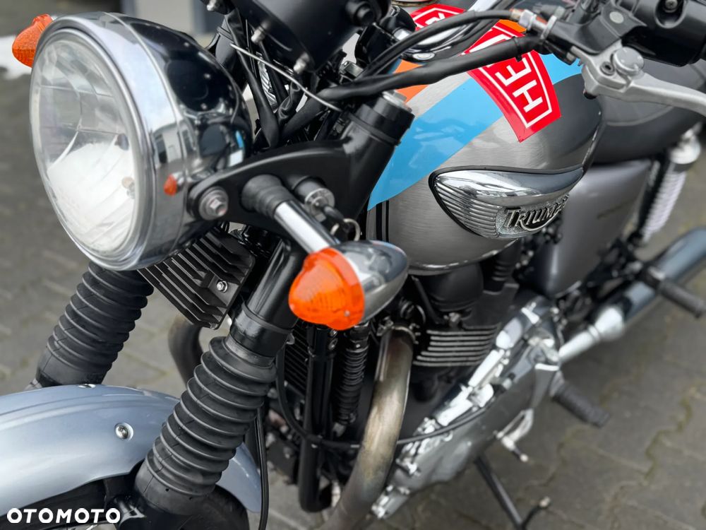 Triumph Bonneville - 20