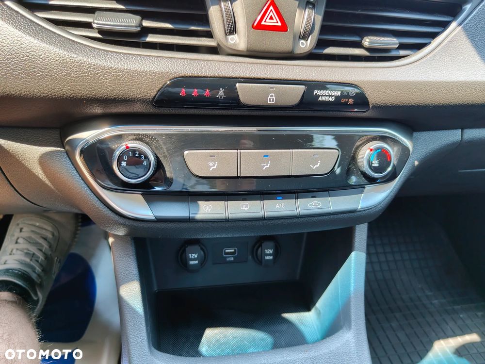 Hyundai i30 1.6 D Classic + - 16