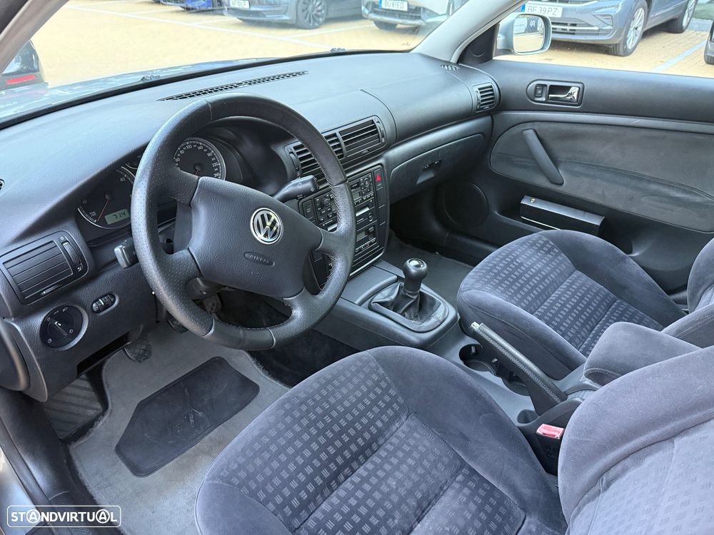 VW Passat 1.9 TDi Confortline 6V - 7