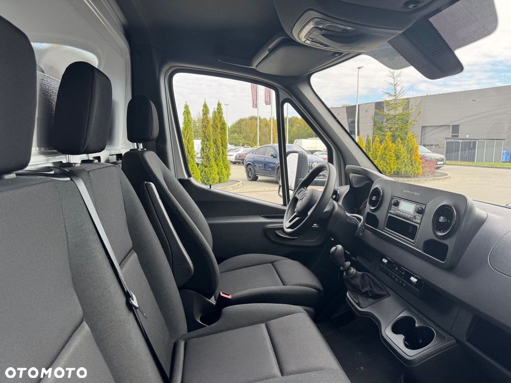 Mercedes-Benz Sprinter - 15