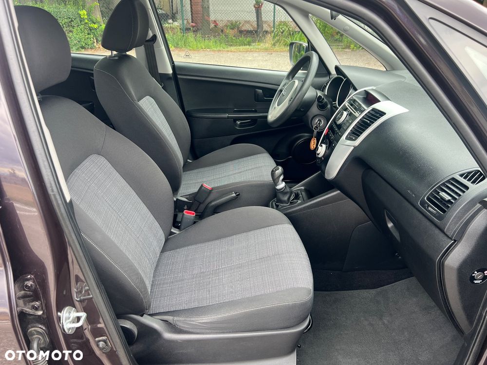 Kia Venga 1.4 CVVT Vision - 24