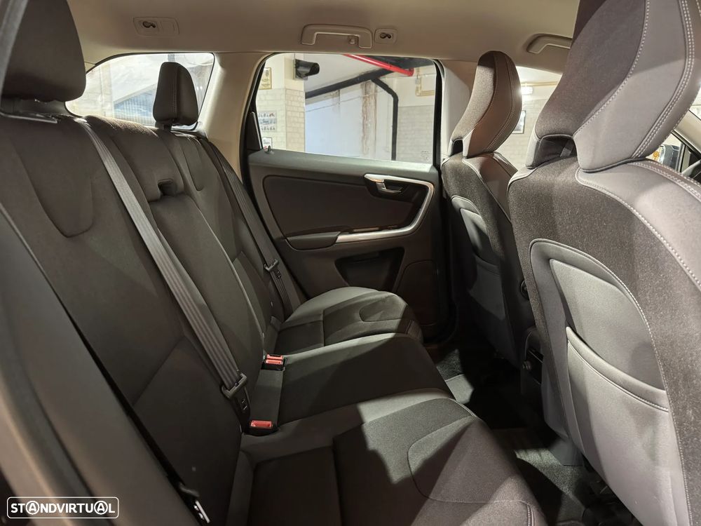 Volvo XC 60 2.0 D4 Momentum - 20