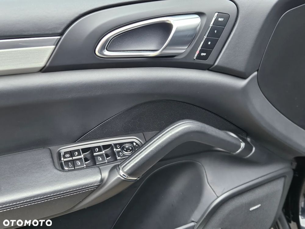 Porsche Cayenne Turbo Tiptronic S - 24