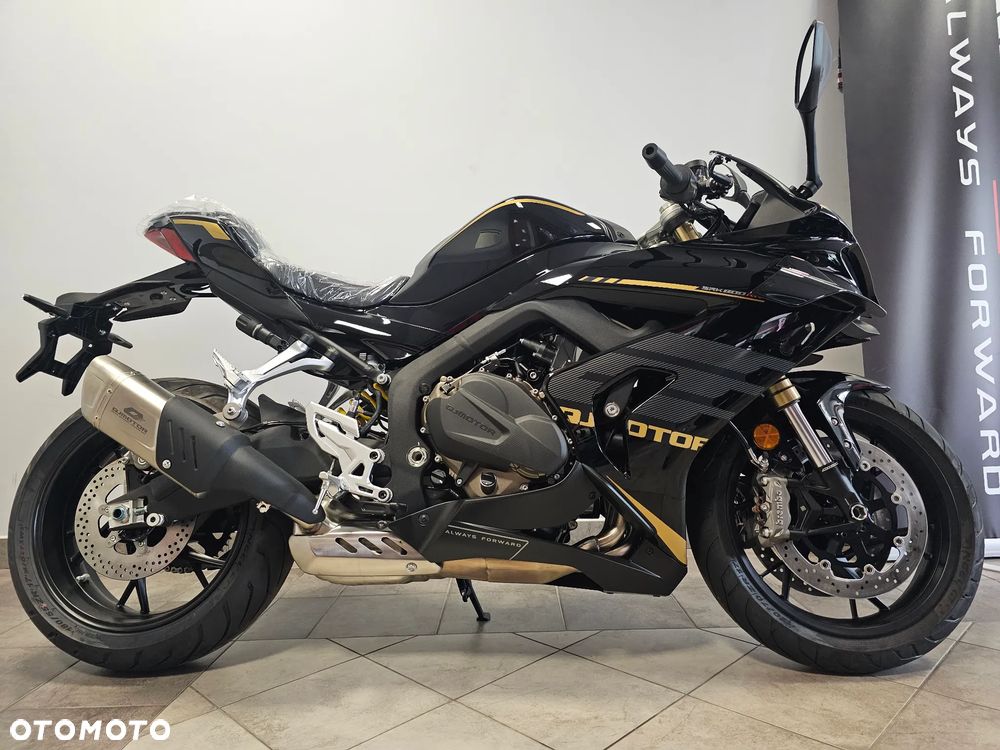 QJMOTOR SRK 800RR - 8