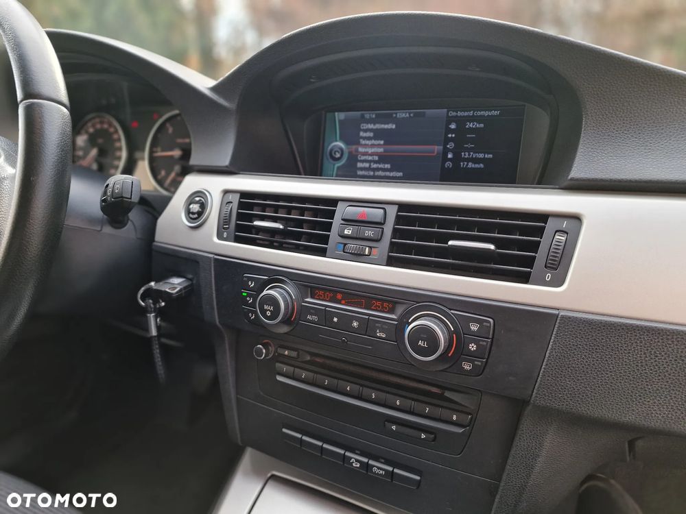 BMW Seria 3 320d xDrive - 32