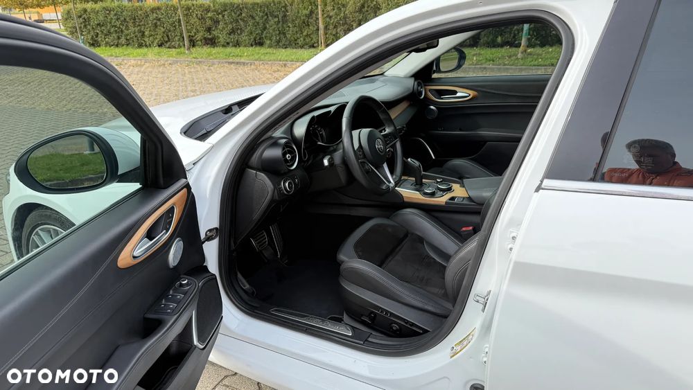 Alfa Romeo Giulia 2.0 Turbo 16V AT8 Veloce - 5