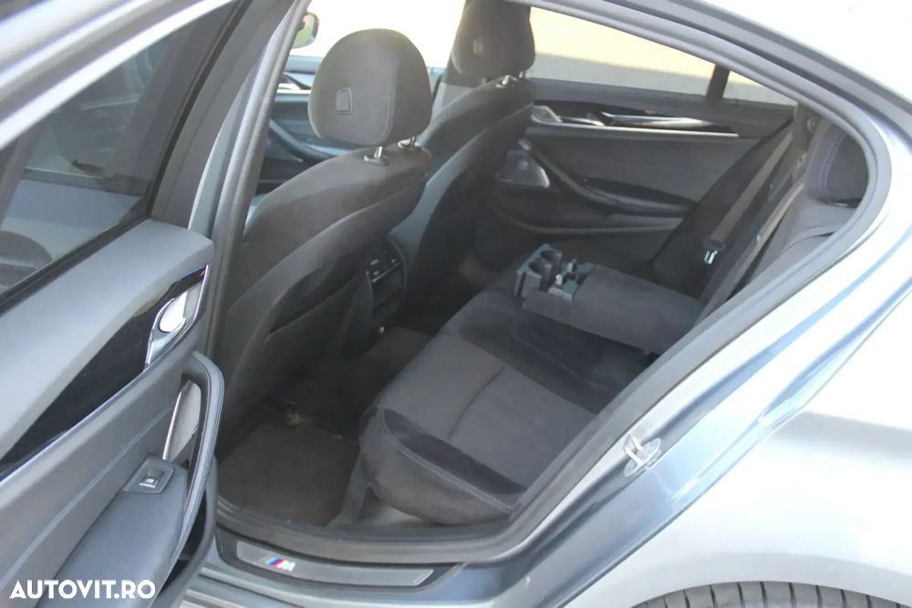 BMW Seria 5 530d xDrive AT - 11