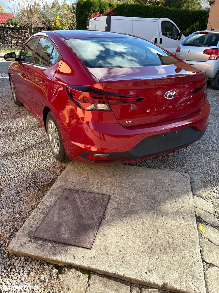 Hyundai Elantra - 2