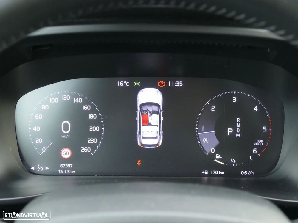 Volvo XC 40 2.0 D3 Momentum Geartronic - 25