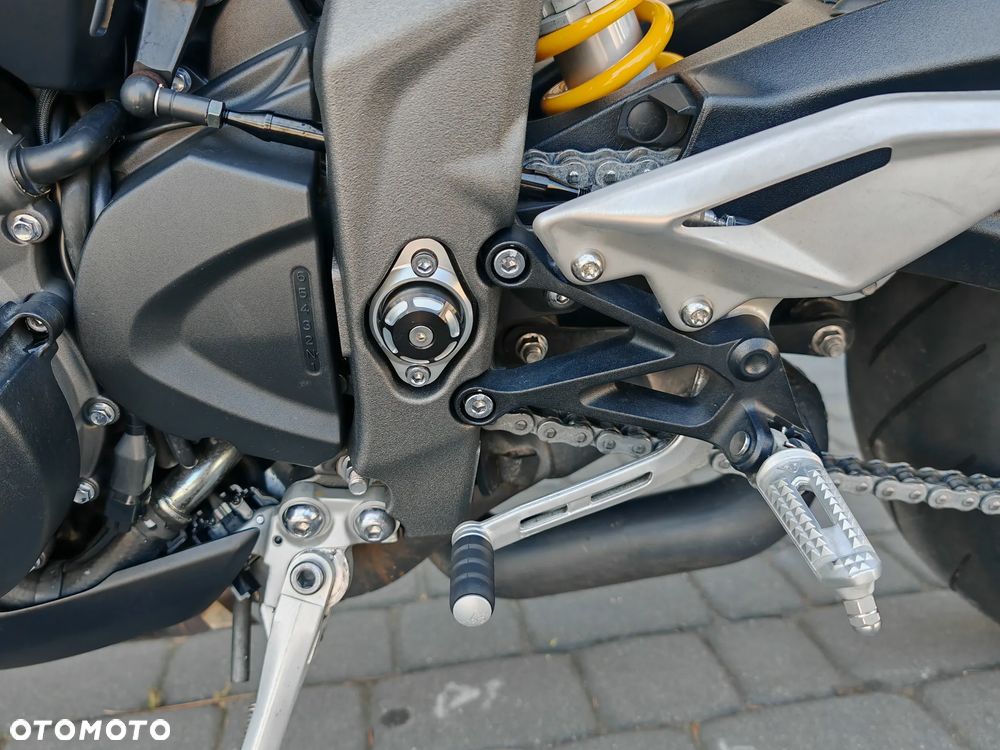 Triumph Street Triple - 33