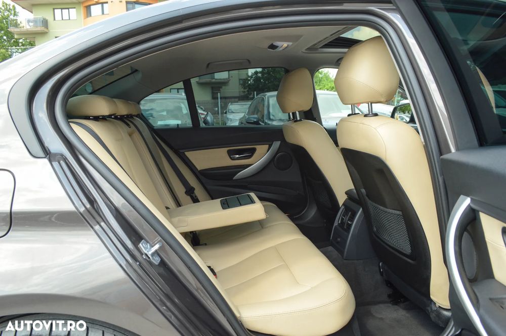BMW Seria 3 320d DPF Aut. Edition Exclusive - 30