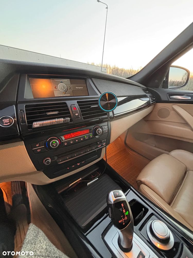 BMW X5 xDrive48i - 16