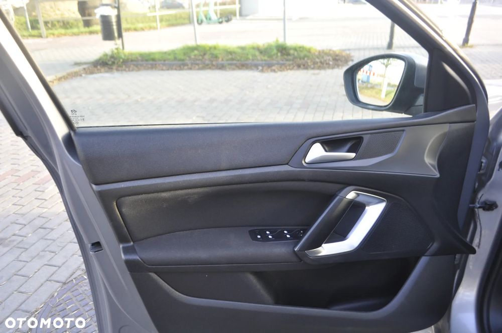 Peugeot 308 125 THP Allure - 11