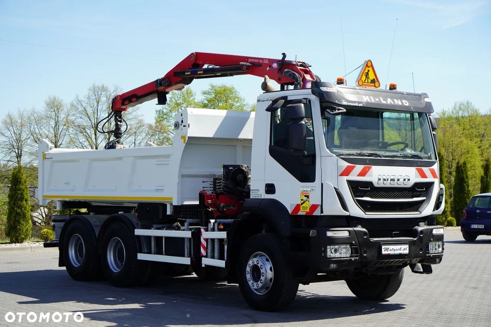 Iveco TRAKKER 360 / 6x4 / WYWROTKA DWUSTRONNA + HYDROBURTA / + HDS HMF 1643 Z2 / ŁYŻKA CHWYTAKOWA / ROTATOR / PILOT - 19