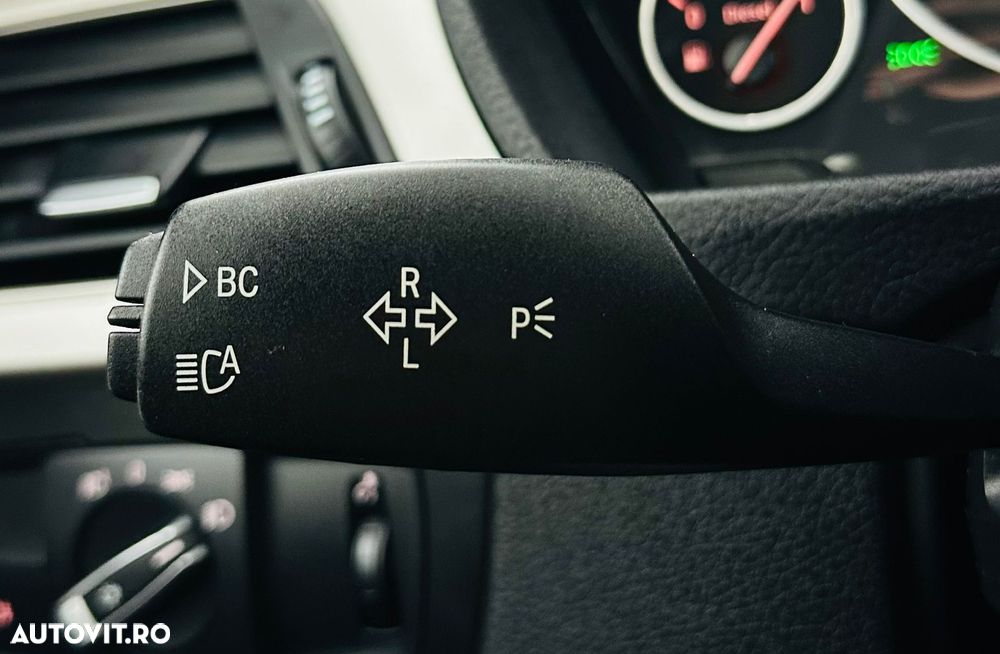 BMW Seria 3 318d DPF Aut. Edition Lifestyle - 28