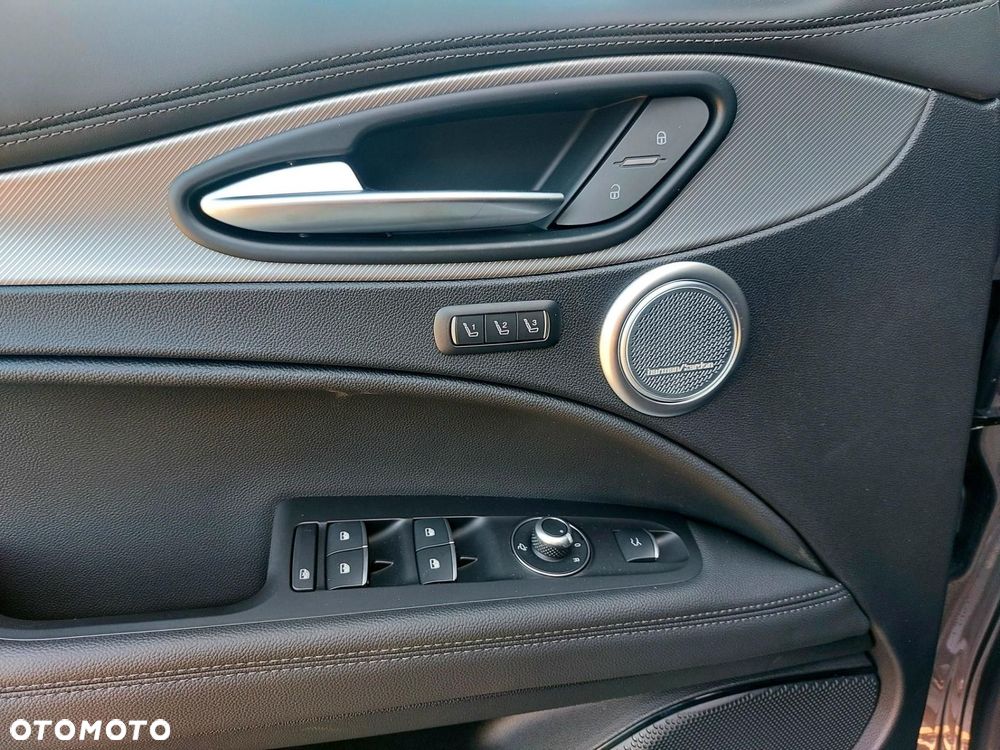 Alfa Romeo Stelvio 2.0 Turbo Veloce Q4 - 16