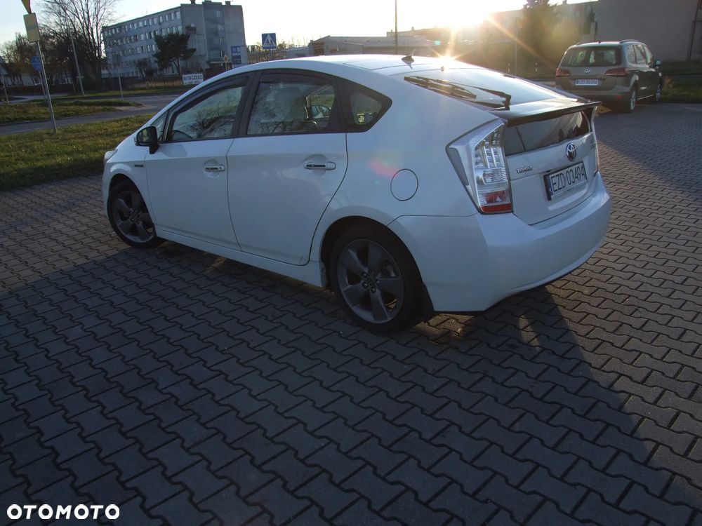 Toyota Prius 1.8 HSD Sol - 4