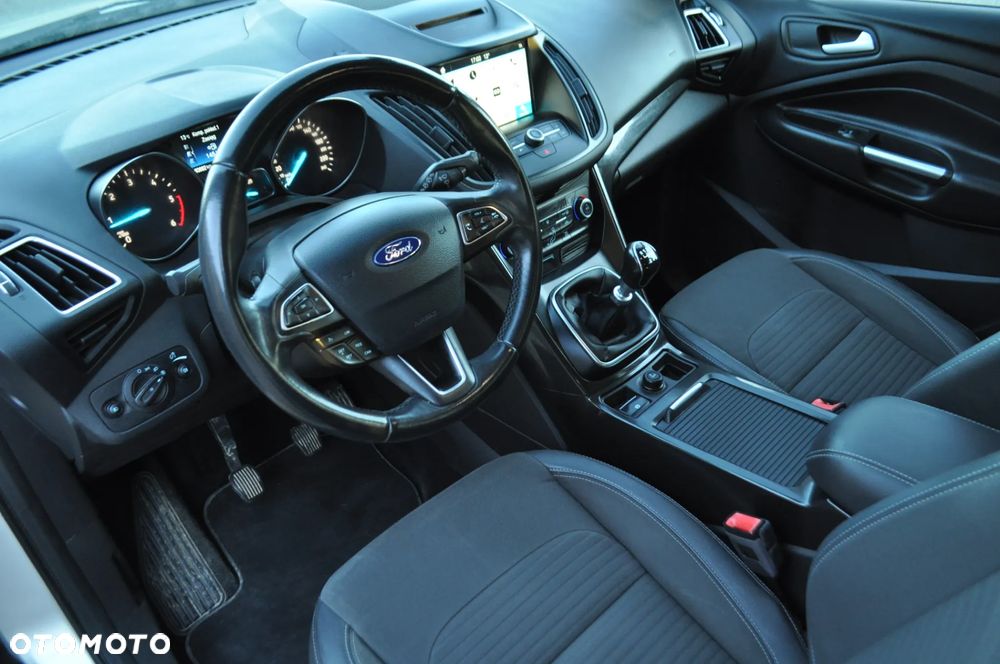 Ford Kuga 2.0 TDCi 2x4 Titanium - 34