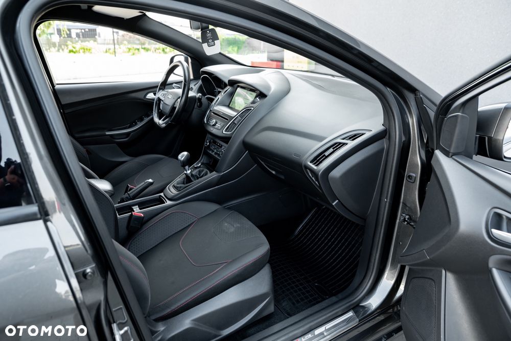 Ford Focus 1.0 EcoBoost Start-Stopp-System ST-Line - 24
