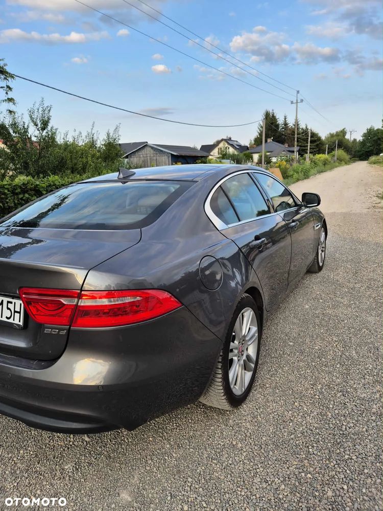 Jaguar XE 2.0 D Prestige - 5